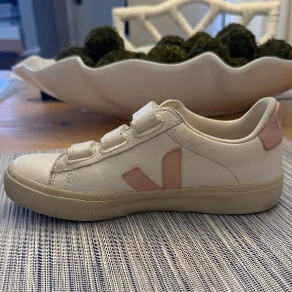 Veja Recife Women’s White and Pink Velcro Sneakers US 6/ Euro 37 - Picture 7 of 10